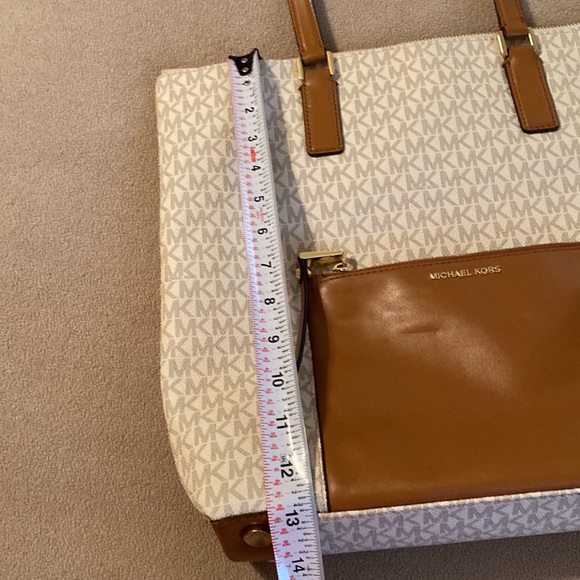 Michael’s Kors Purse! - Picture 9 of 11